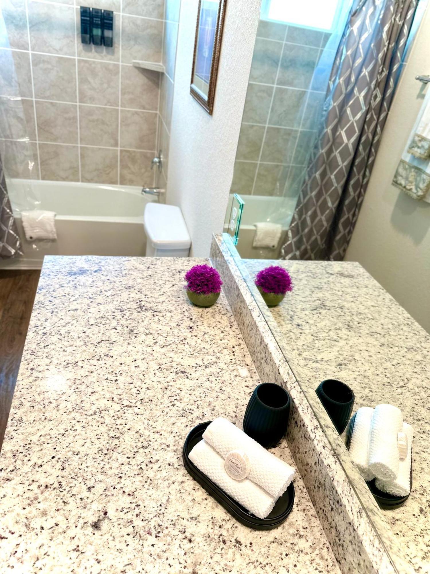 New Home Near Lackland, Seaworld サンアントニオ エクステリア 写真
